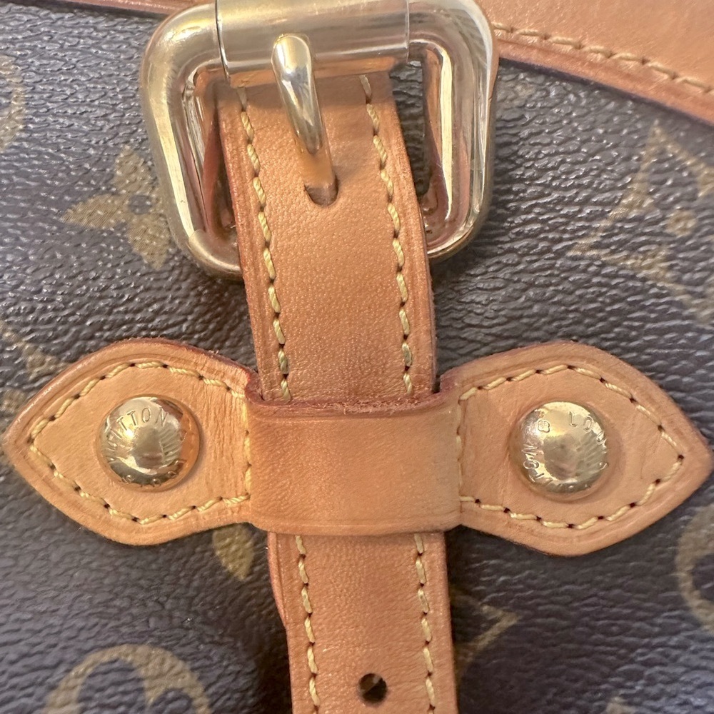 Louis Vuitton Tivoli Monogram GM Shoulder Bag - Picture 4 of 13
